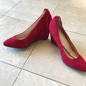 Suede red wedges w/ankle strap